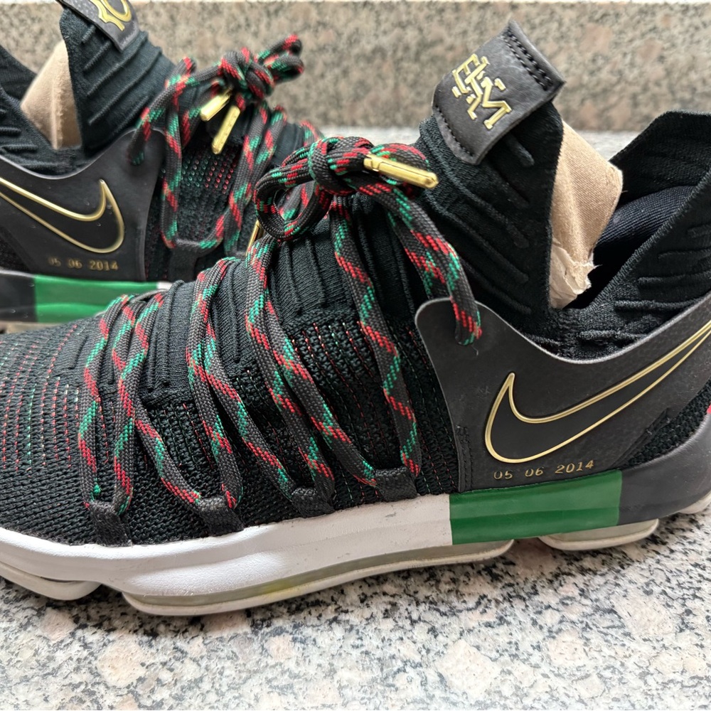 Nike Black and Green Sneakers